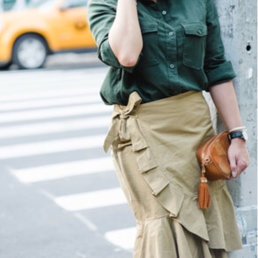 💫Sale💫NWOT Gorgeous Khaki Wrap Ruffle Midi Skirt